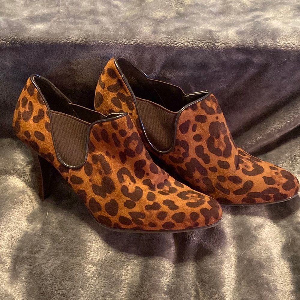 Safari Leopard Print Impo Stretch Heeled Booties Size 8